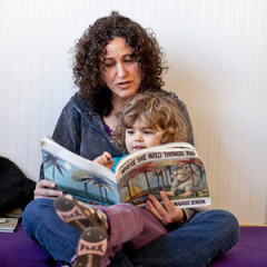 a-Curly-mom-daughter-smile